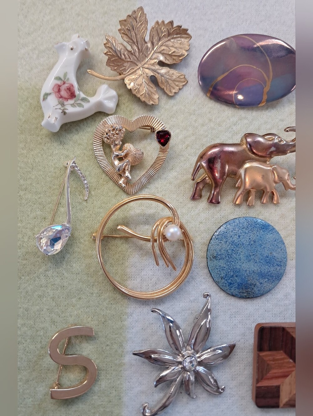 Brooches Vintage Costume Jewelry Lot Elephant Heart Feather Leaf - Picture 4 of 13